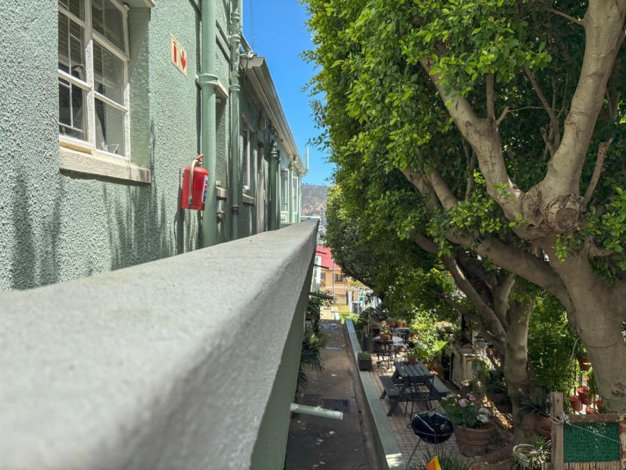 1 Bedroom Property for Sale in Vredehoek Western Cape